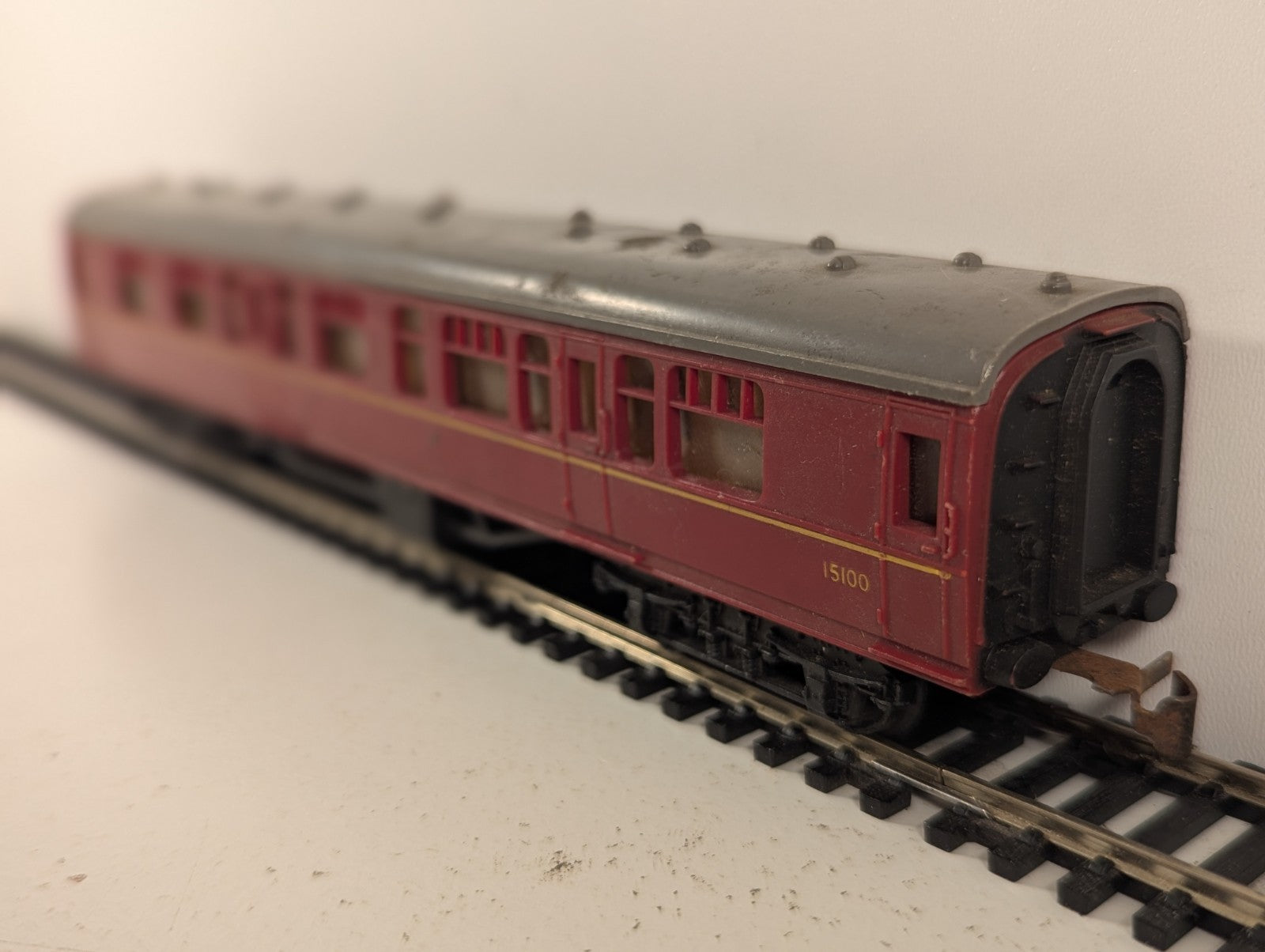 Jouef Playcraft HO Gauge BR Maroon Composite Coach Passenger Coach 15100