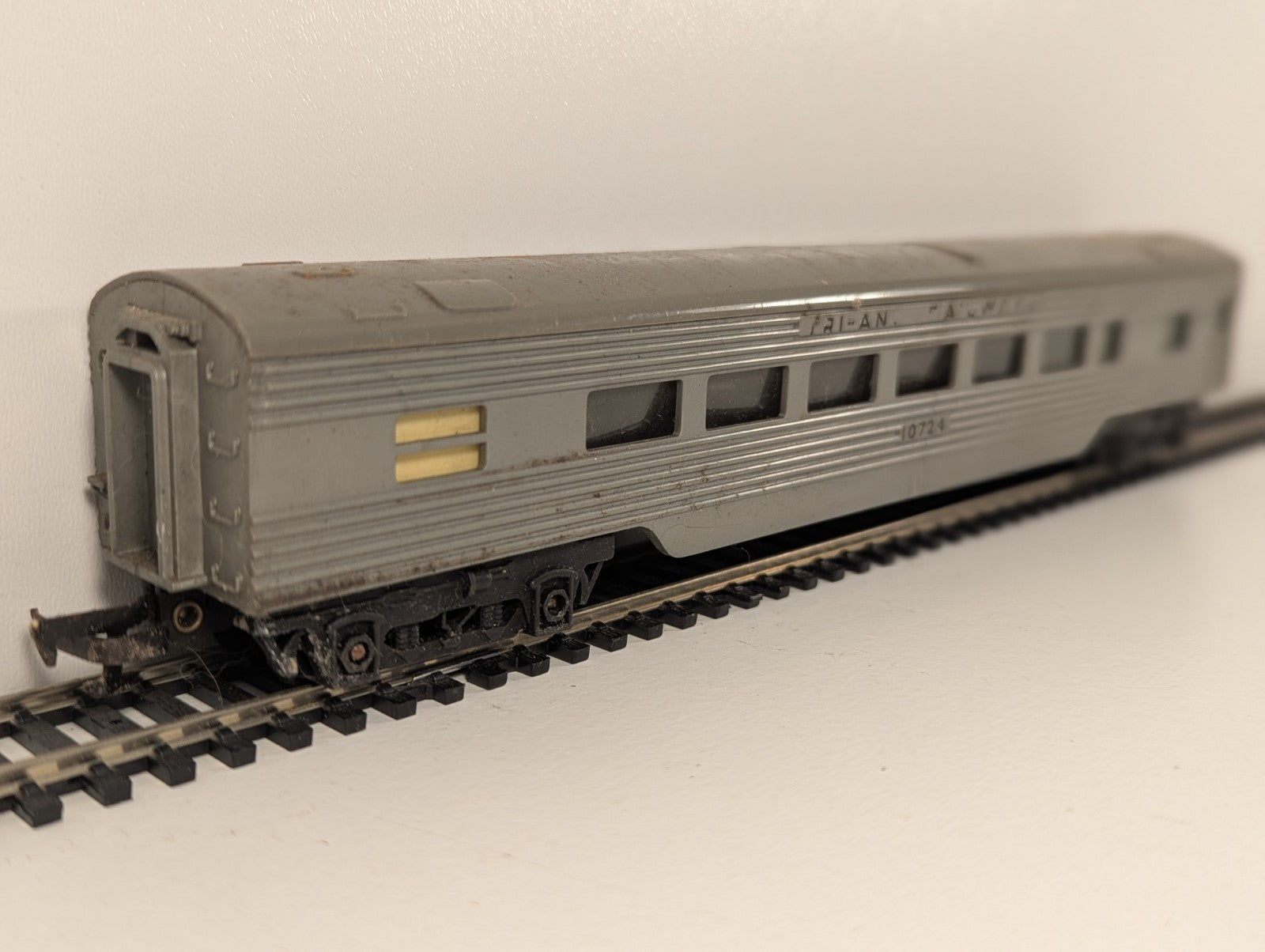 Tri-ang R24 OO Gauge Transcontinental Passenger Coach