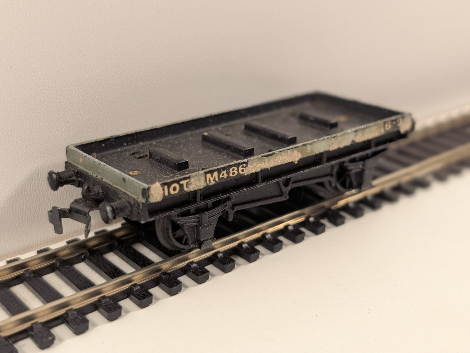 Hornby Dublo Flatbed Low-Sided Wagon – OO Gauge