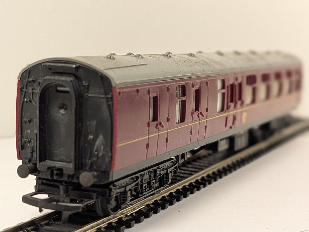Tri-ang Hornby R423 OO Gauge Mk1 Brake Coach BR Maroon Missing Buffer