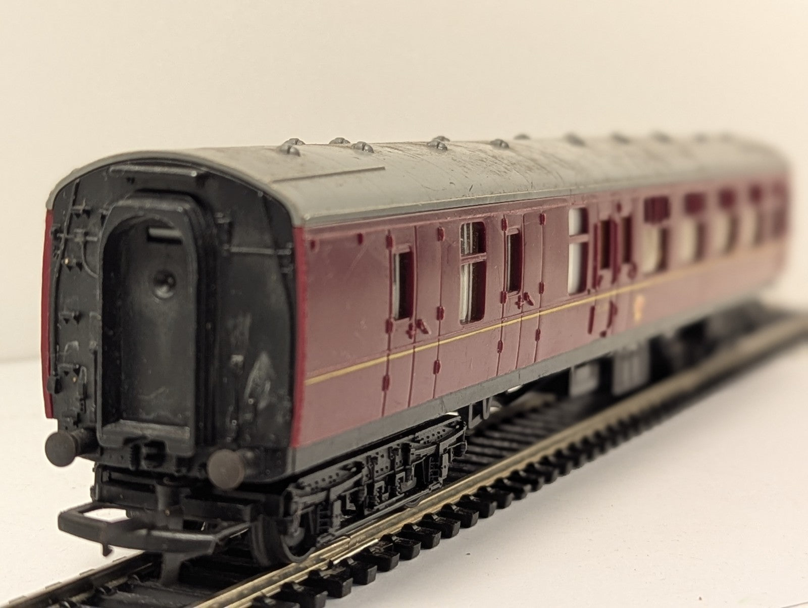 Tri-ang Hornby R423 OO Gauge Mk1 Brake Coach BR Maroon Missing Buffer