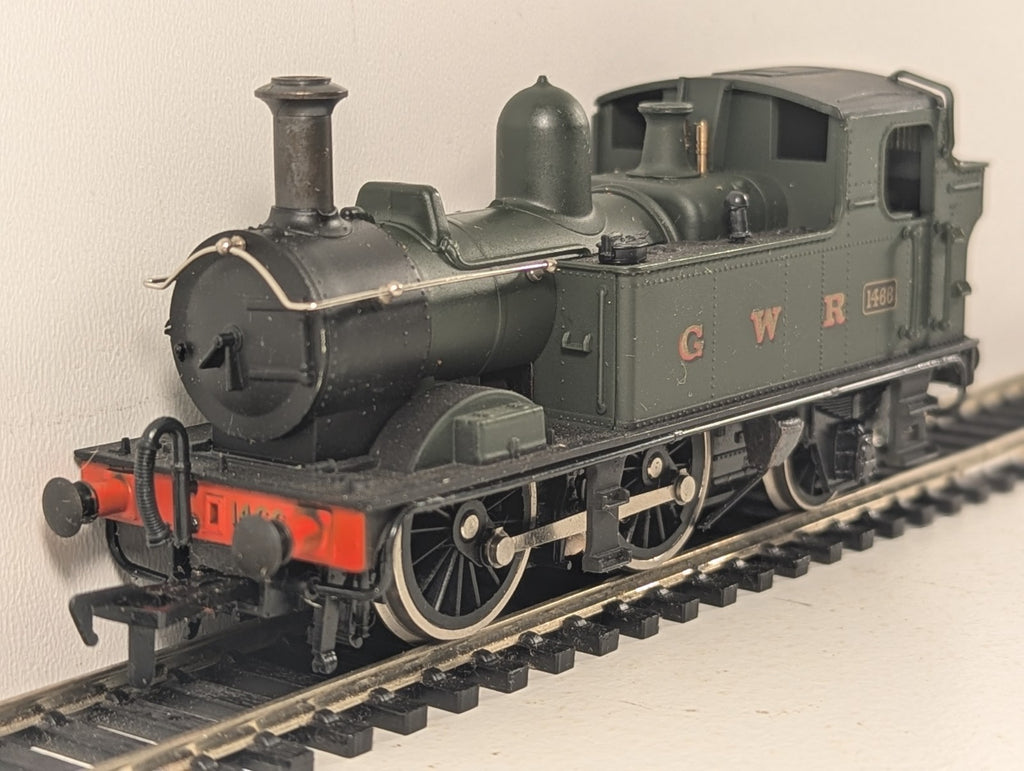 Airfix OO Gauge GWR 1400 Class 0-4-2T Steam Locomotive 1466 GWR Green