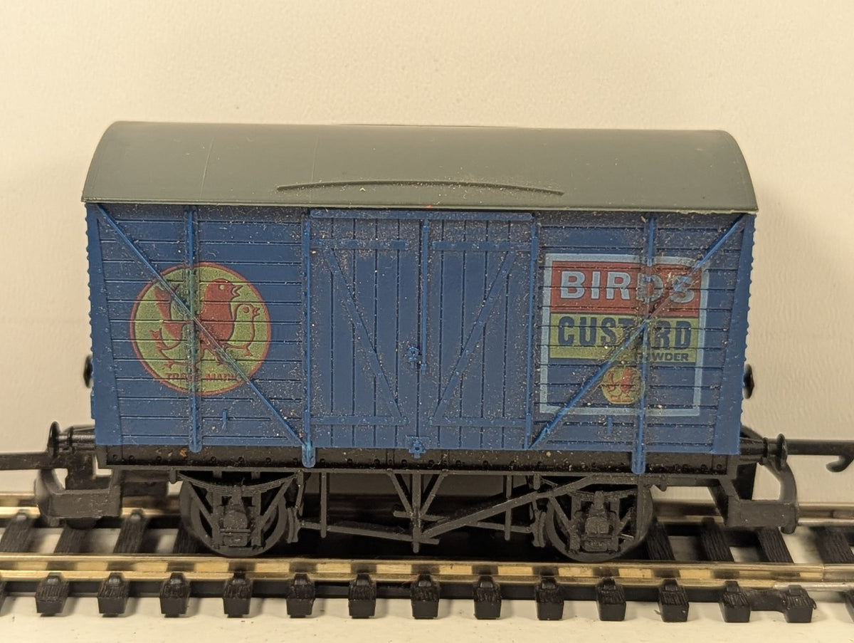 Lima OO Gauge 20 Ton Corrugated End Van