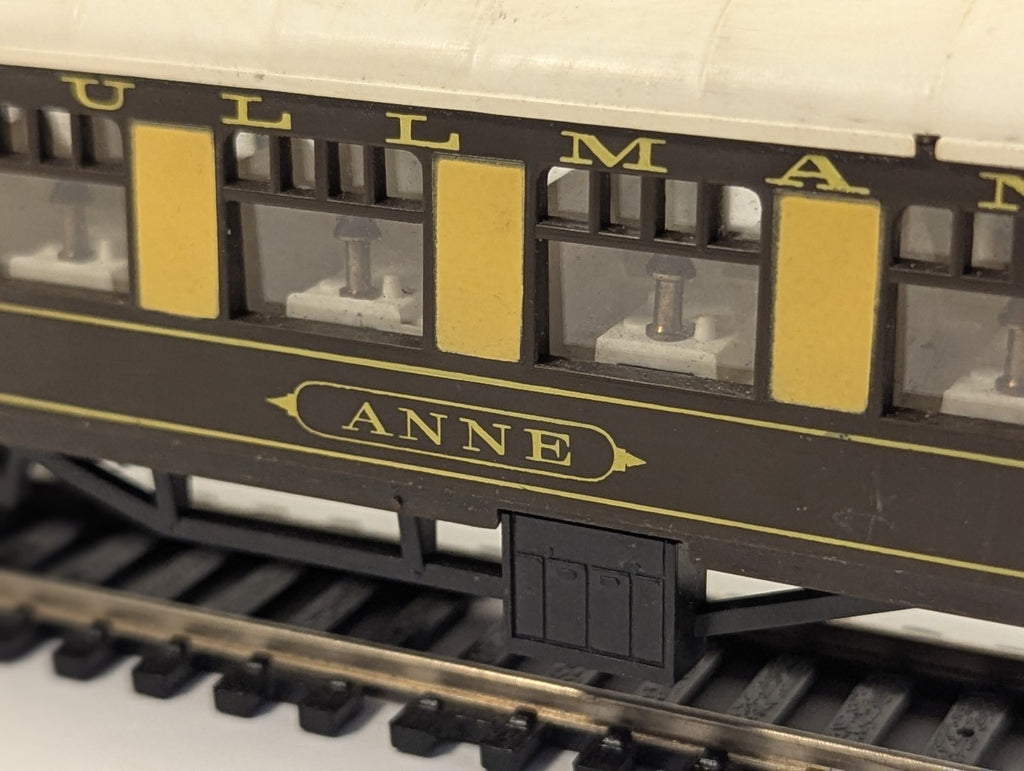 Tri-ang OO Gauge Pullman Coach Anne