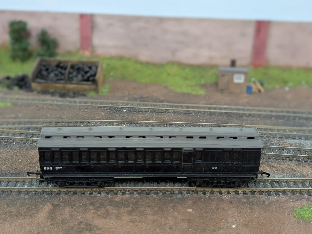 Tri-ang R620 BR Clerestory Brake Coach No. 20 (Engineering Black Livery)