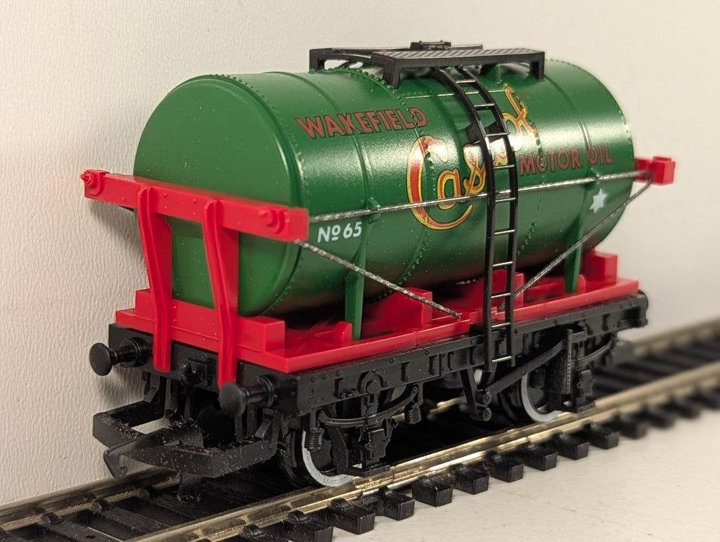 Hornby OO Gauge Castrol Tank Wagon No 65 Wakefield Castrol R.127