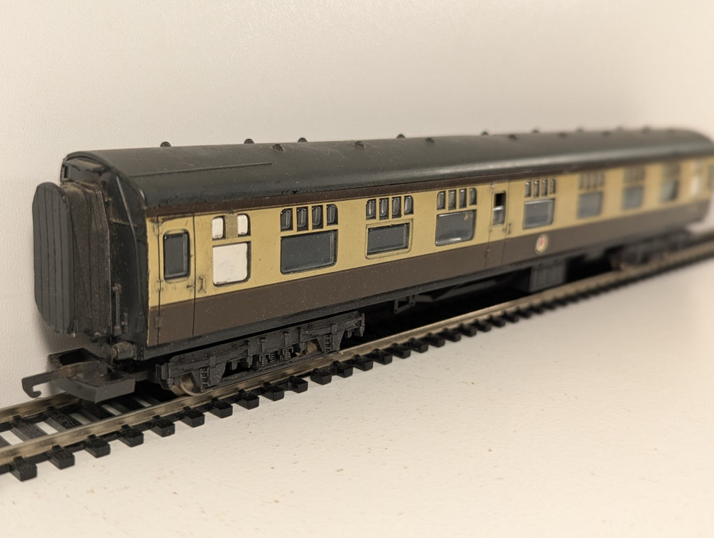 Lima 305313 OO Gauge BR Mk1 Composite Corridor Coach Chocolate & Cream