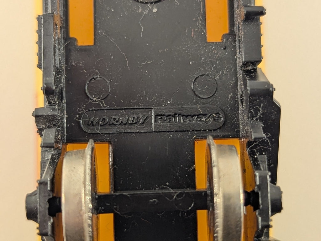 Hornby R227 OO Gauge Shell Tank Wagon