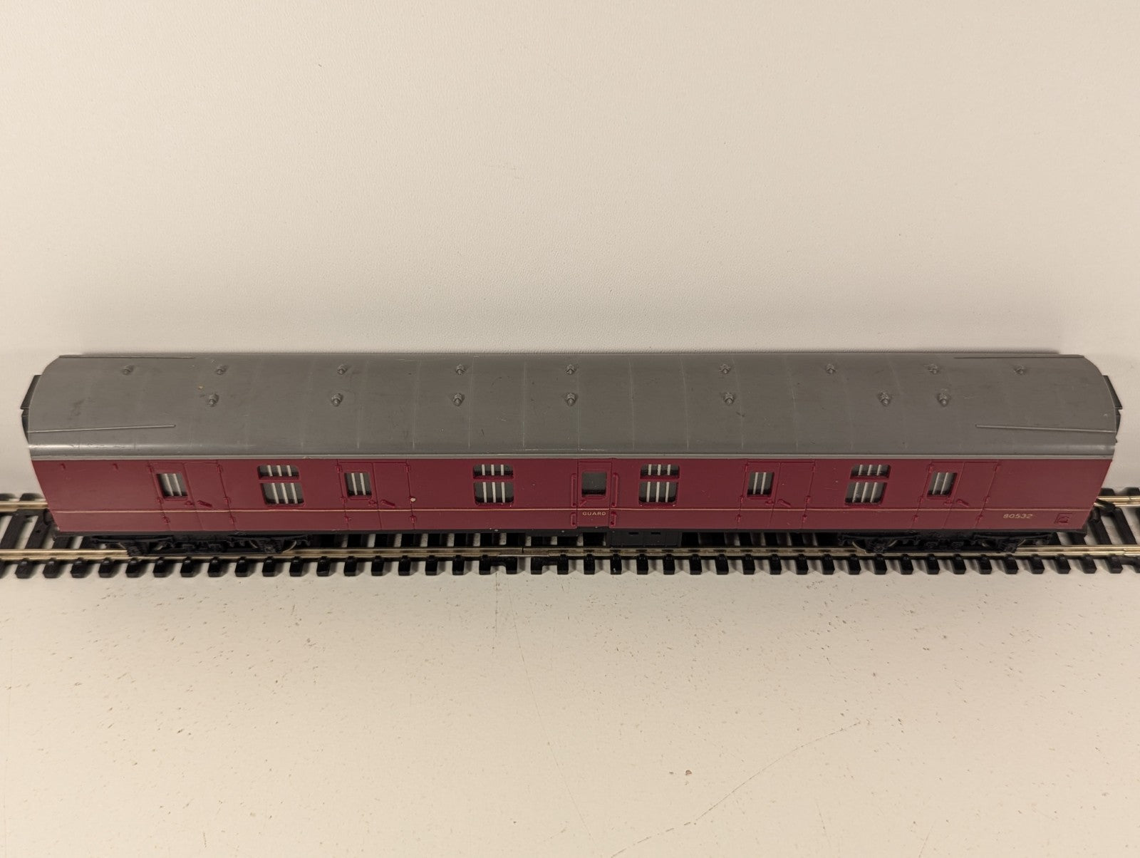 Hornby R4619 BR Mk1 Full Brake Coach BR Maroon