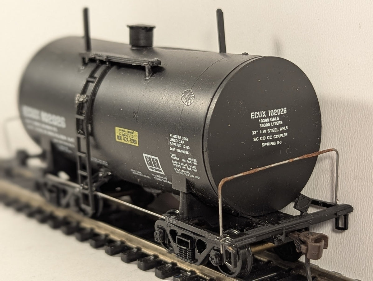 Walthers HO Gauge 30ft Tank Car ECUX 102026 ECUX Black 932-5105