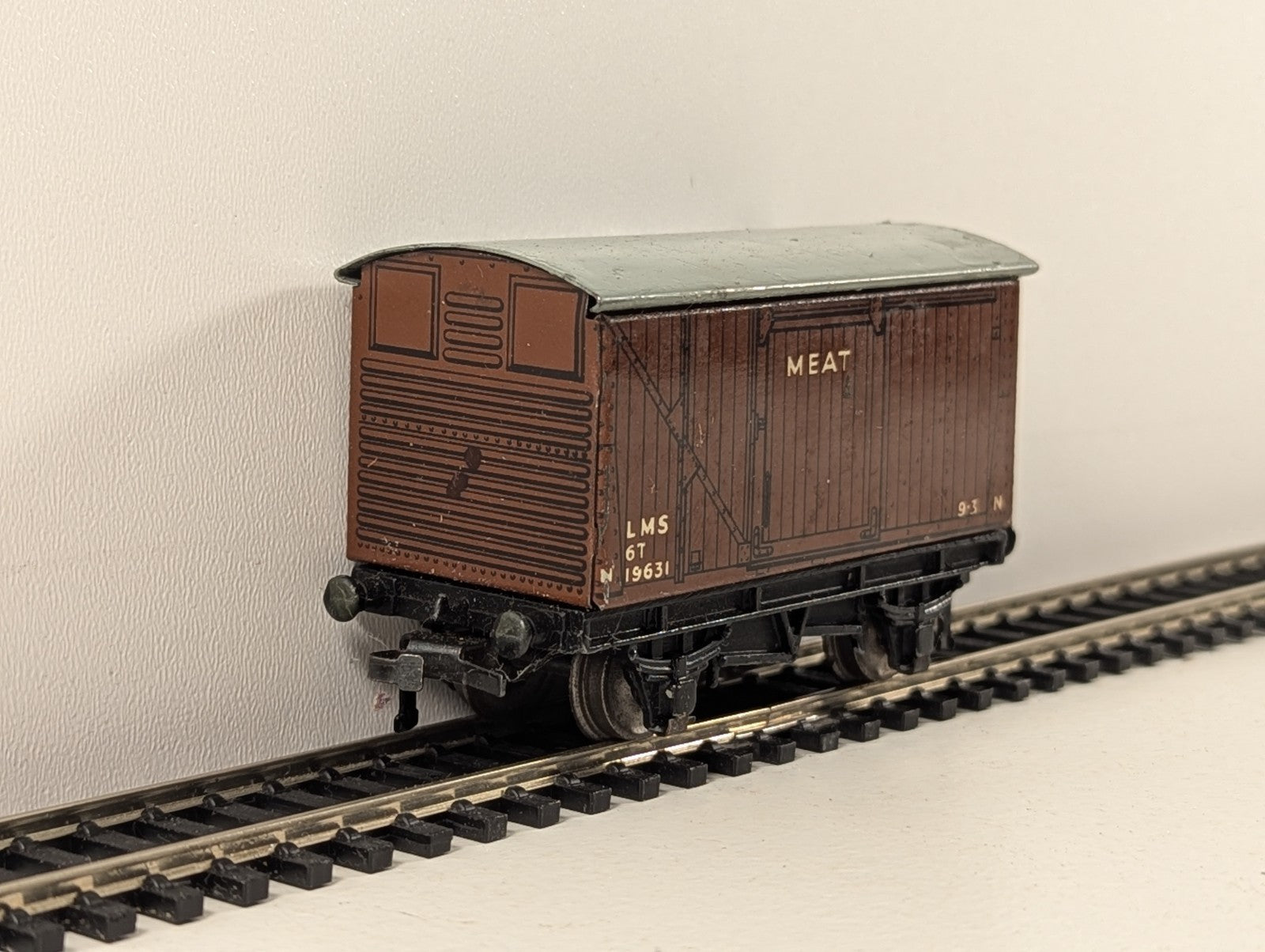 Hornby Dublo 32065 OO Gauge BR Brown D1 Meat Van - Boxed