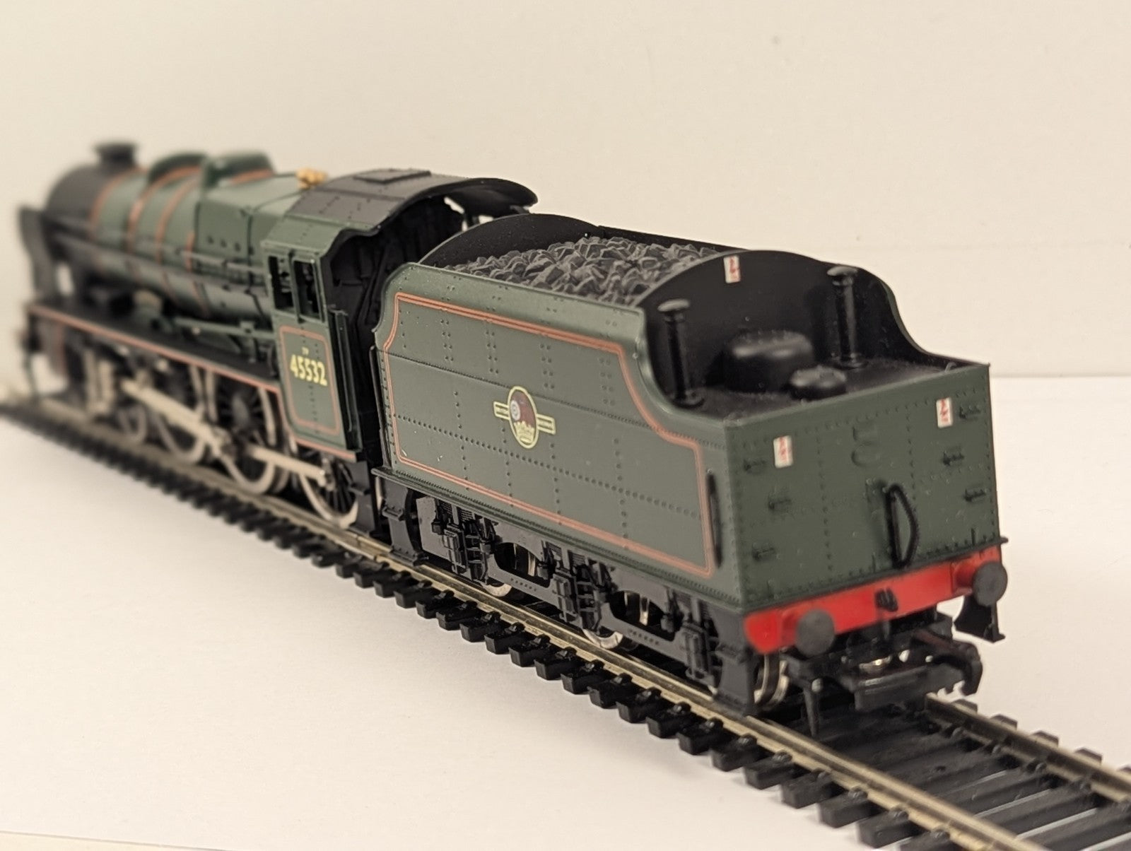 Mainline OO Gauge Rebuilt Patriot Class 'Illustrious' Steam Locomotive
