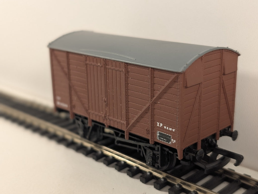 Bachmann 33-600 OO Gauge 12-Ton Ventilated Van in BR Brown