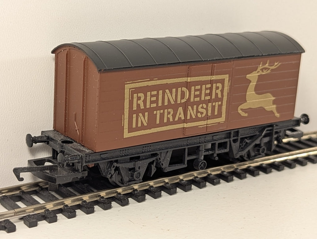 Hornby R60053 Santa’s Reindeer OO Gauge Wagon