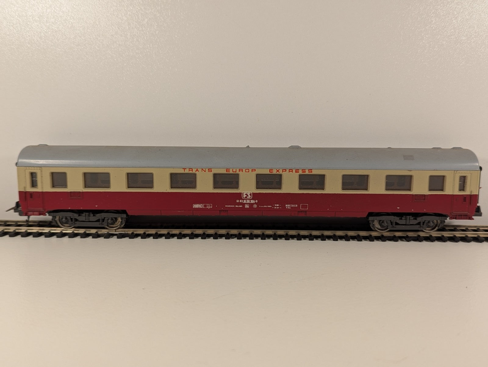 Roco 4294 Bm 2nd Class Passenger Coach – DB – No. 51 80 22-30