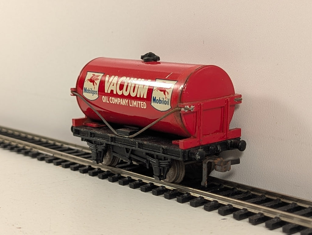 Hornby Dublo 32083 OO Gauge D1 Vacuum Oil Co Ltd Tank Wagon - Boxed