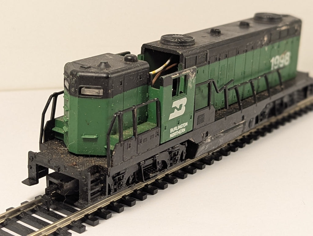 Atlas OO Gauge Burlington Northern SD-9 Diesel (Missing Roof) – Spares/Repair