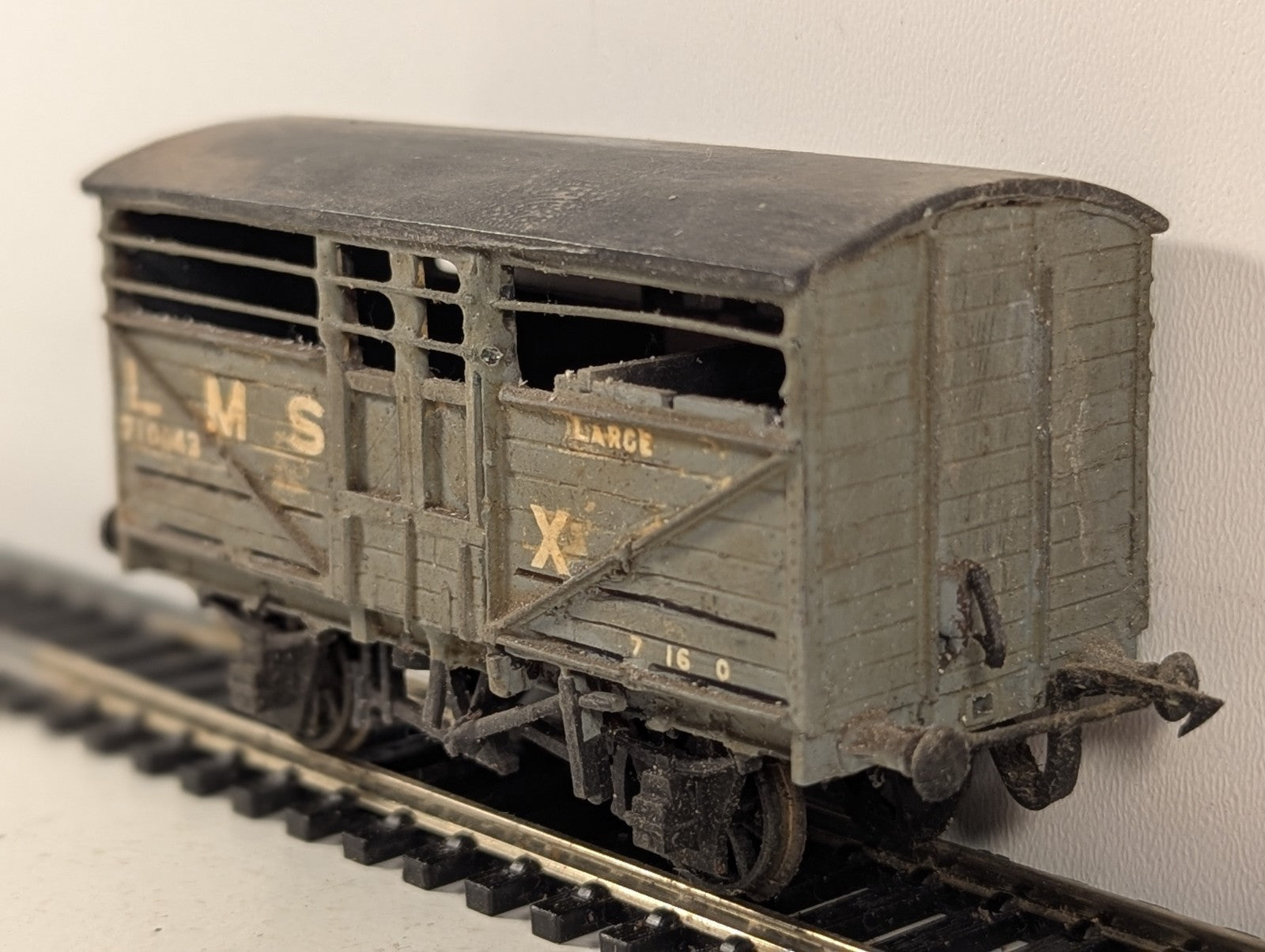 Kitbuilt OO Gauge LMS Large Cattle Wagon Goods Wagon 8456 LMS Grey