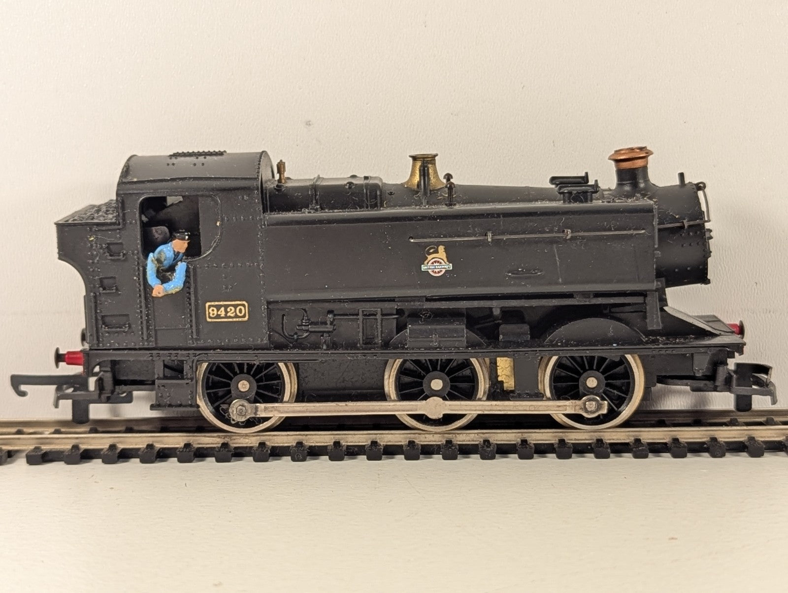 Lima Class 94XX Pannier Tank No.9420 BR Black OO Gauge