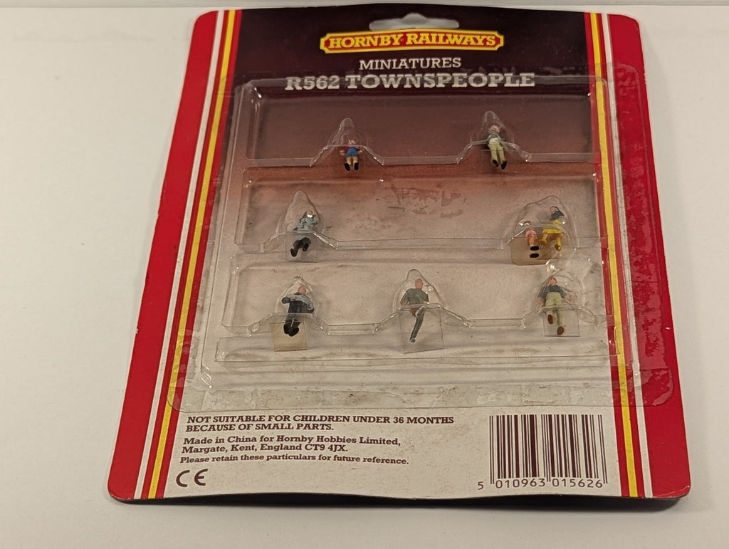 Hornby OO Gauge Townspeople Figures R562