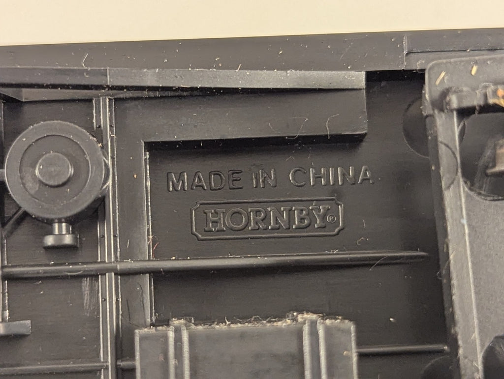 Hornby OO Gauge LNER Teak Composite Coach Passenger Coach 22357