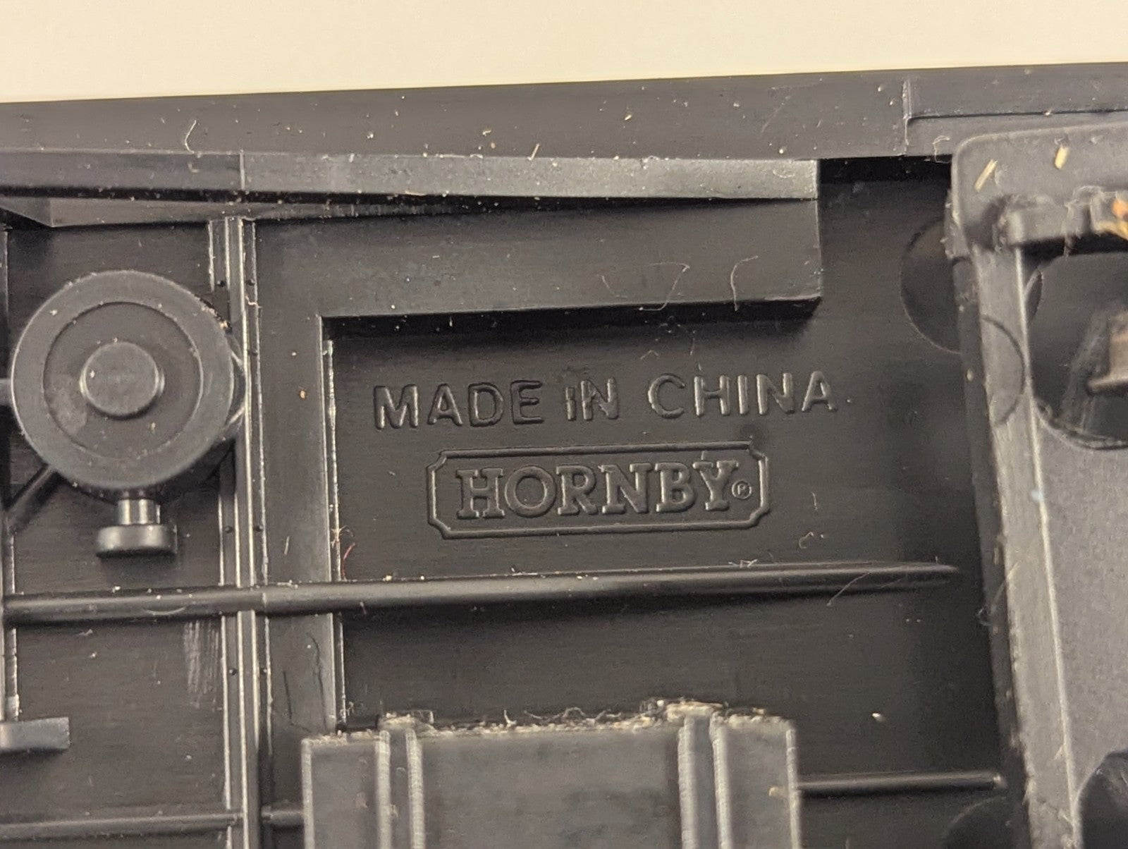 Hornby OO Gauge LNER Teak Composite Coach Passenger Coach 22357
