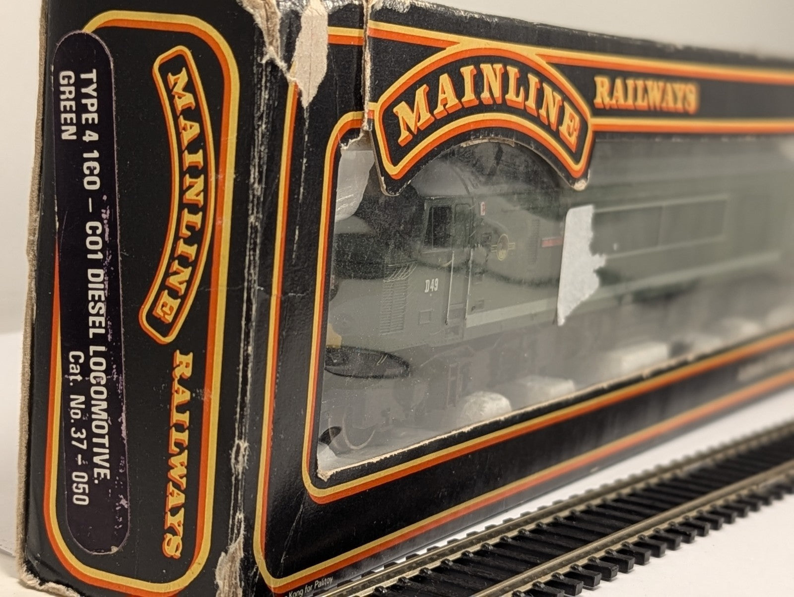 Mainline OO Gauge Class 45 'The Manchester Regiment' Diesel Loco