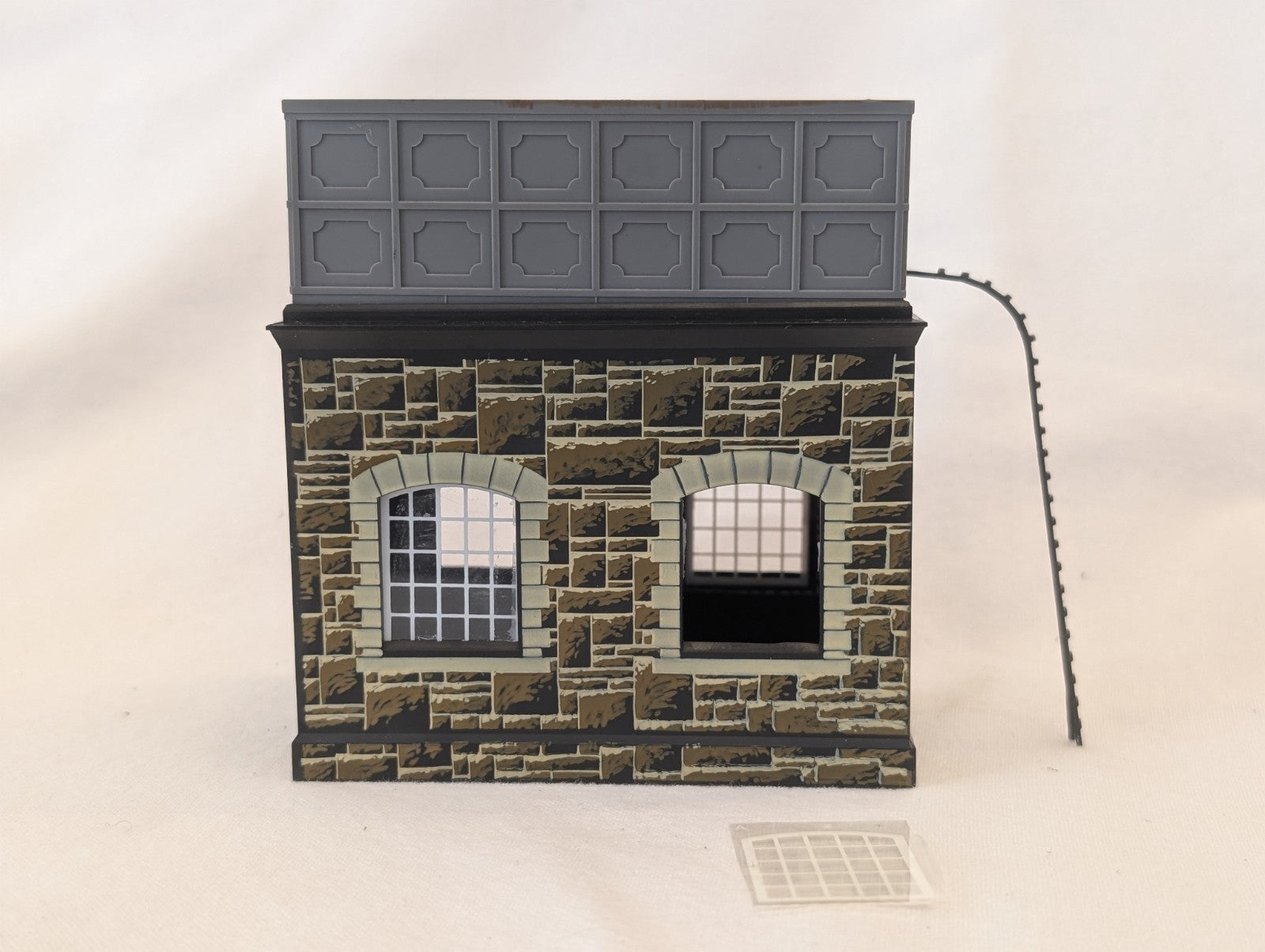 Hornby R.520 OO Gauge Water Tower – Quick Fit Series