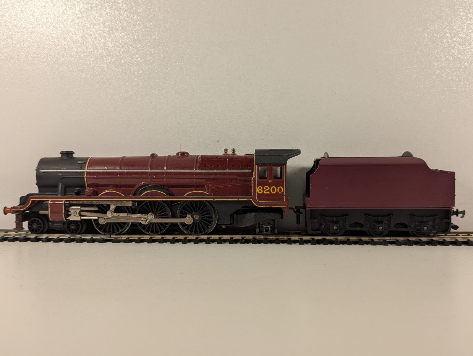 Tri-ang OO Gauge Princess Royal Class Steam Locomotive 6200 LMS Maroon