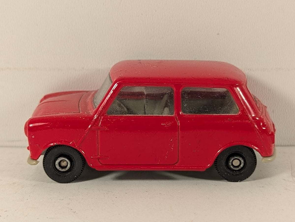 Corgi 1:64 Morris Mini Minor Die-cast Model Vehicle MIN 1 Red