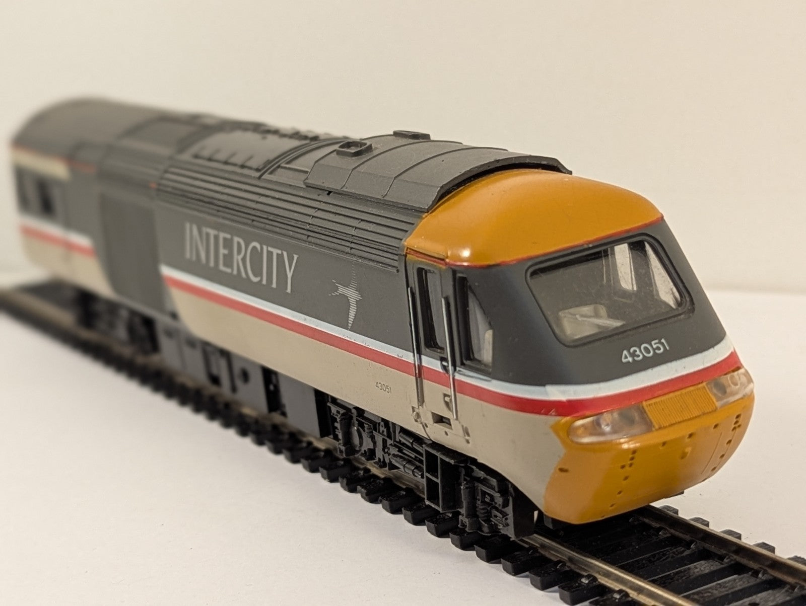 Hornby R397-43051 OO Gauge Class 43 HST Dummy Car Intercity Swallow