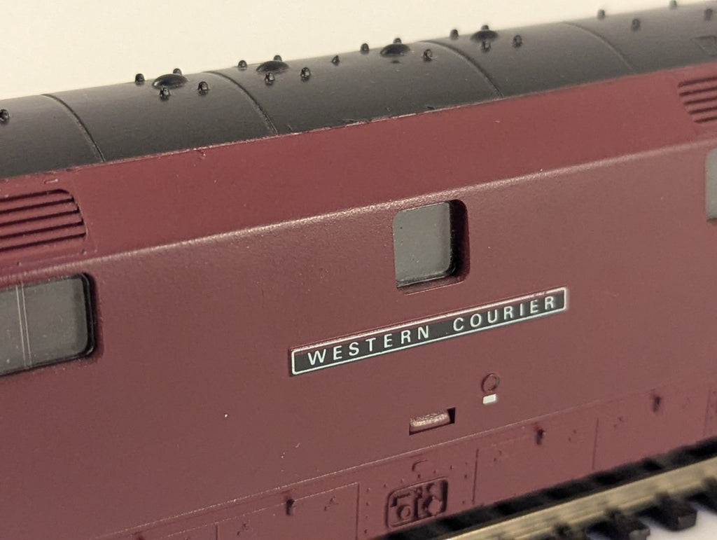 Hornby R352 OO Gauge Class 52 D1062 Western Courier BR Maroon