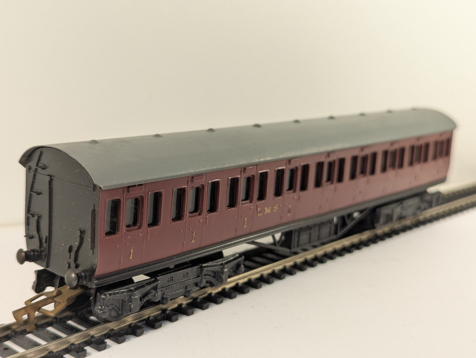 Graham Farish OO Gauge LMS 1st Class Suburban Composite Coach Boxed