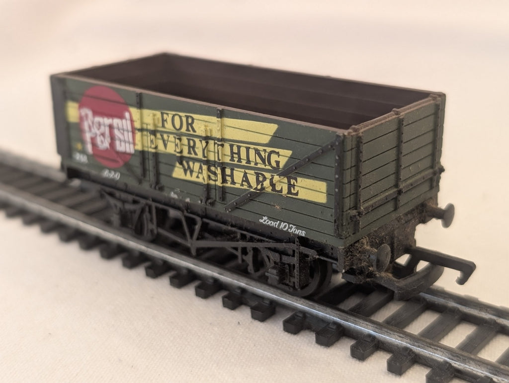 Mainline 37-128 OO Gauge 7 Plank Wagon “Persil”