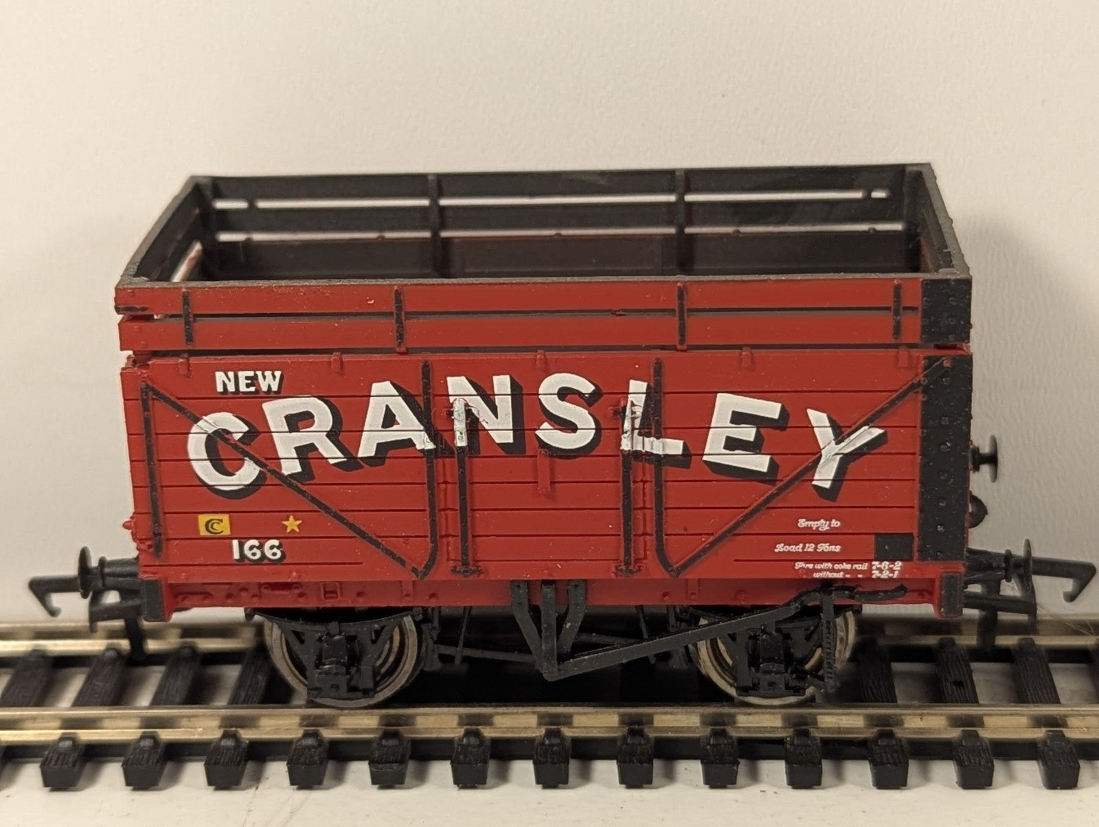 Bachmann Branchline OO Gauge New C. Ransley Red 7 Plank Wagon with Coke Rails