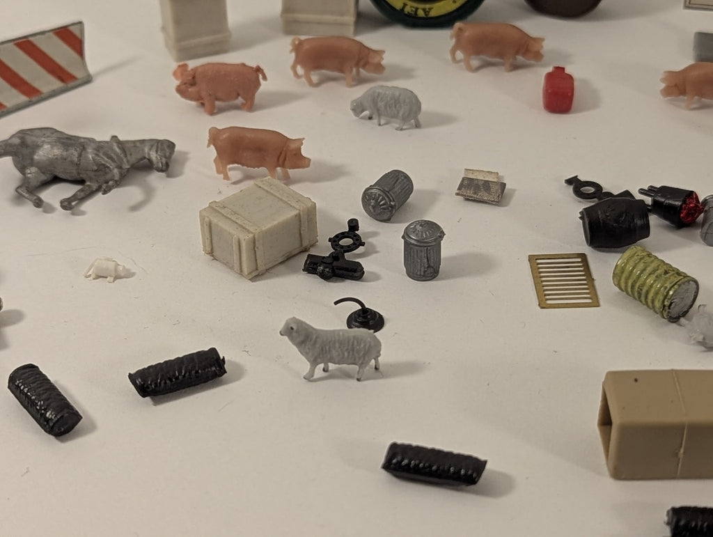 OO Gauge Assorted OO Gauge Scenic Accessories, Farm Animals & Details Job Lot