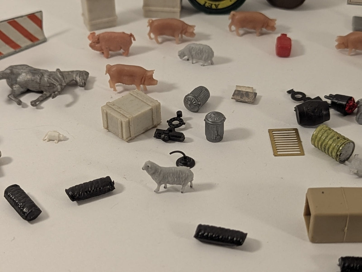 OO Gauge Assorted OO Gauge Scenic Accessories, Farm Animals & Details Job Lot