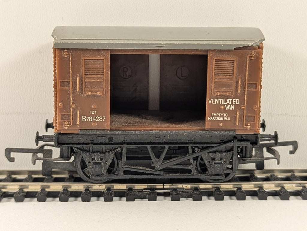 Hornby OO Gauge BR Standard Goods Van Ventilated Goods Wagon B784287 BR Bauxite