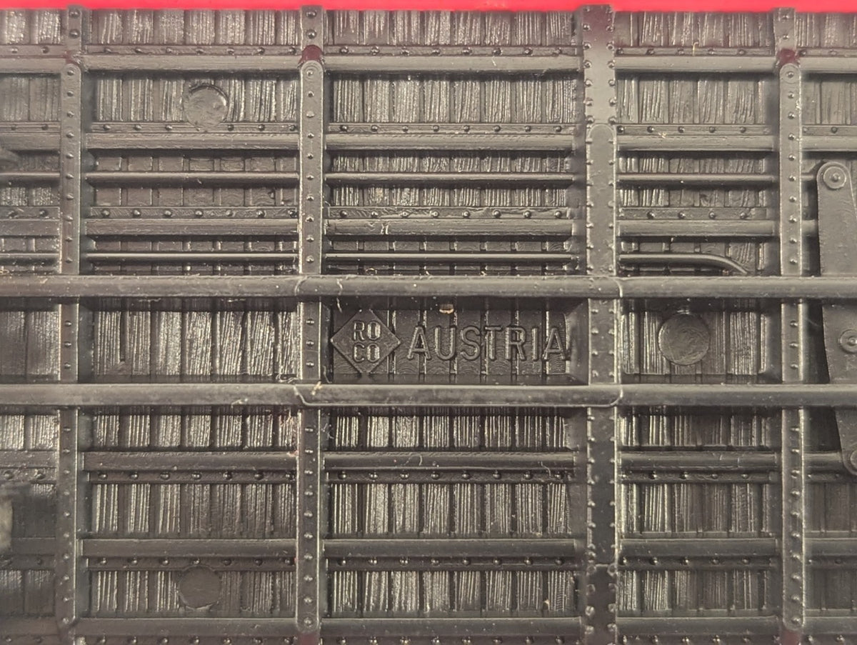 AHM HO Gauge M&StL 40ft Wood Sheathed Double Door Box Car