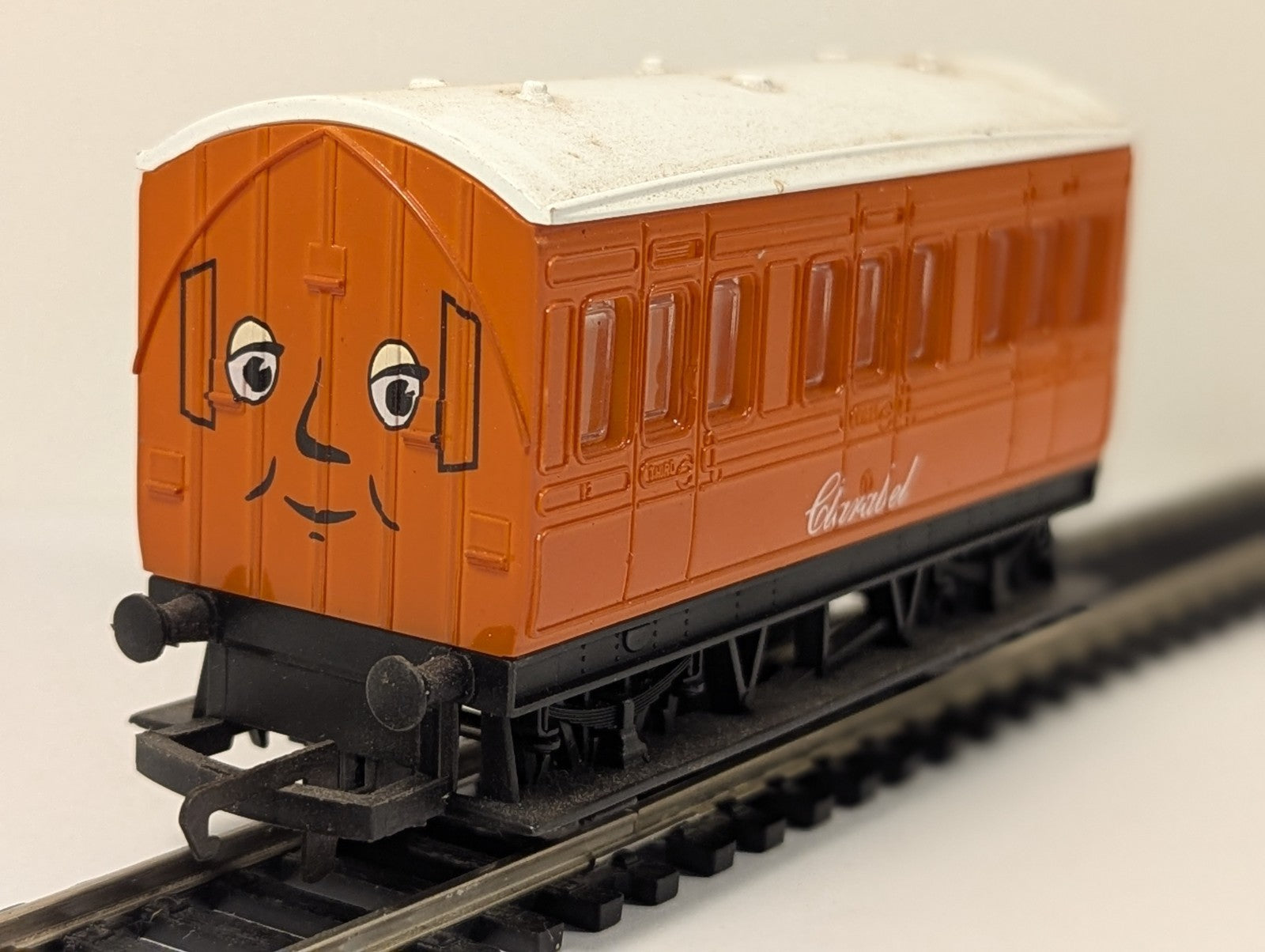 Hornby OO Gauge R112 Thomas & Friends Clarabel Coach