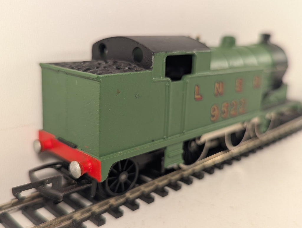 Wrenn OO Gauge Class N2 0-6-2T Steam Locomotive 9522 LNER Green W2215
