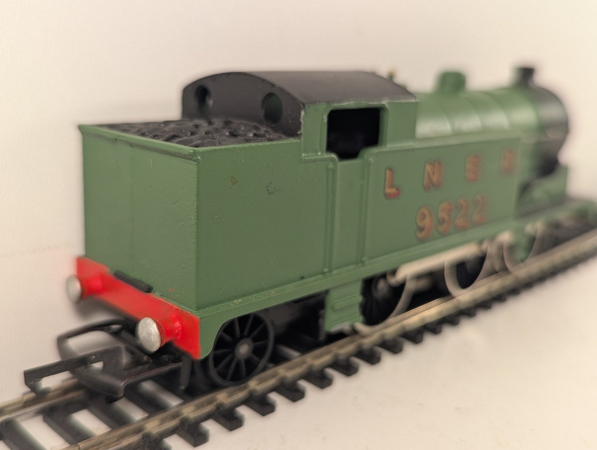 Wrenn OO Gauge Class N2 0-6-2T Steam Locomotive 9522 LNER Green W2215