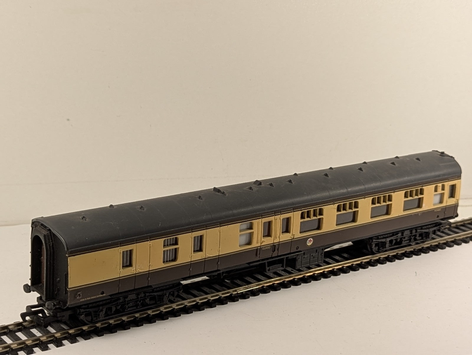 Mainline BR Western Region Mk1 Brake Standard Corridor Coach OO Gauge