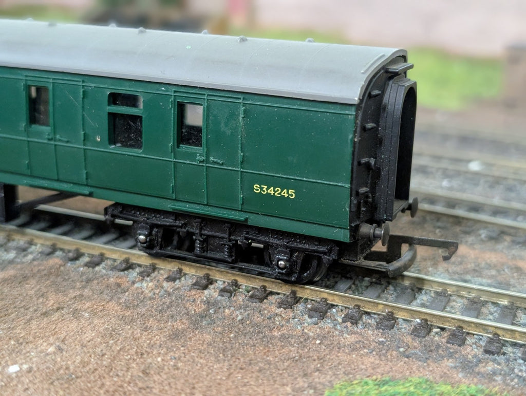 Tri-ang R220 S34245 Southern Region BR Main Line Brake 2nd Coach Green OO Gauge