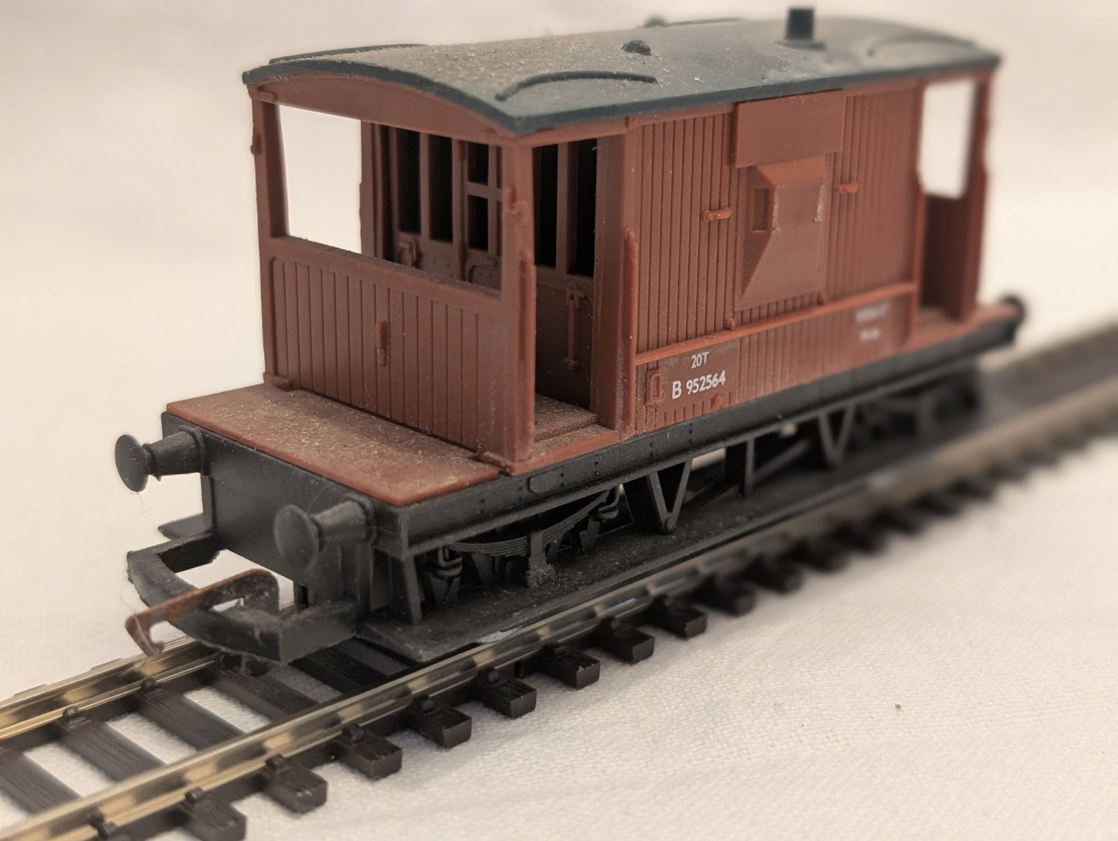Hornby OO Gauge BR 20 Ton Brake Van