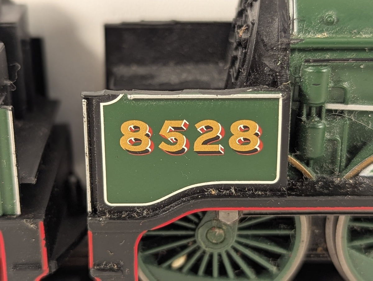 Hornby OO Gauge Class B12 Steam Locomotive 8528 LNER Green R2527