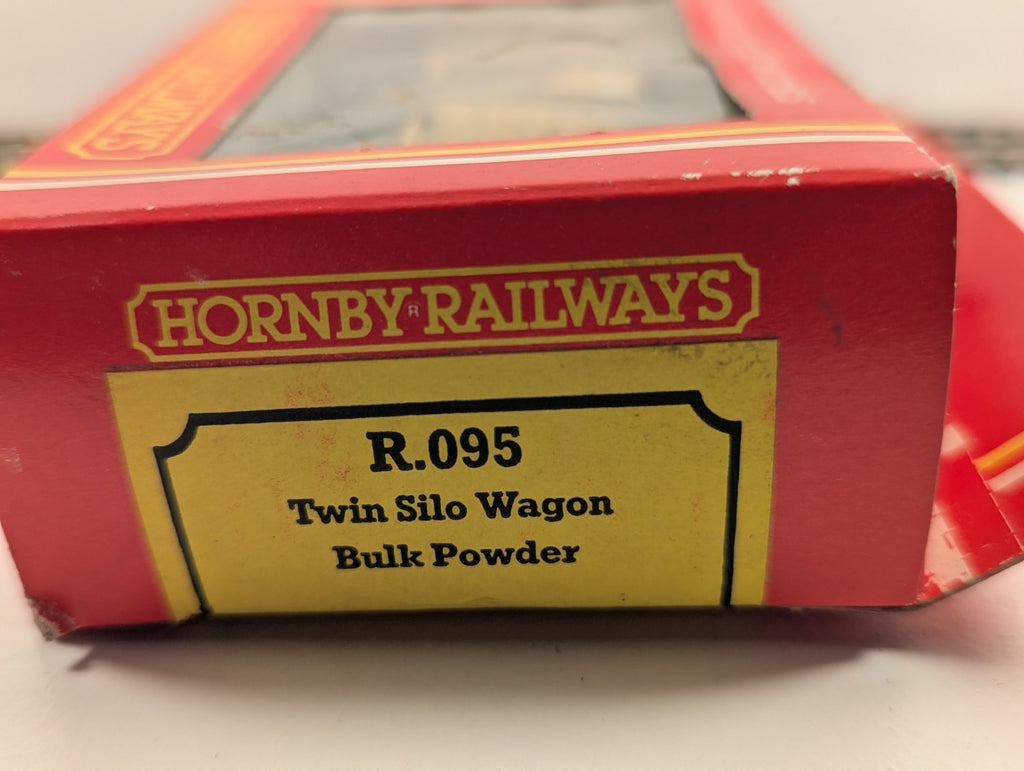 Hornby R095 OO Gauge BR Prestwin Bulk Powder Twin Silo Wagon