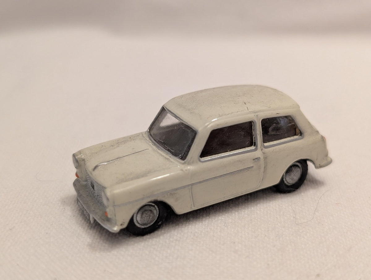 Base-Toys OO Gauge Austin A40 Farina Die-cast Vehicle MBV 953 Off-White