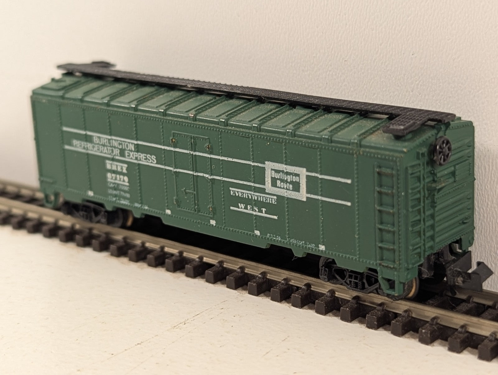 Minitrix 3248 N Gauge Burlington Refrigerator Express Boxcar - Boxed
