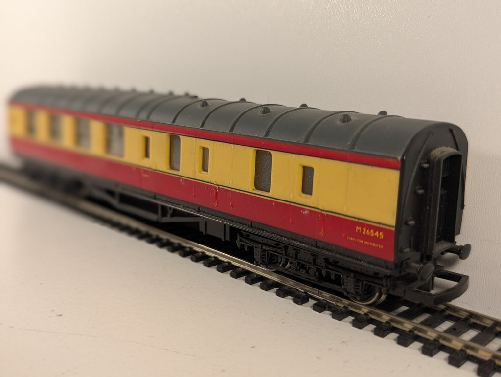 Hornby R438 OO Gauge BR Stanier Brake Coach Cream & Maroon